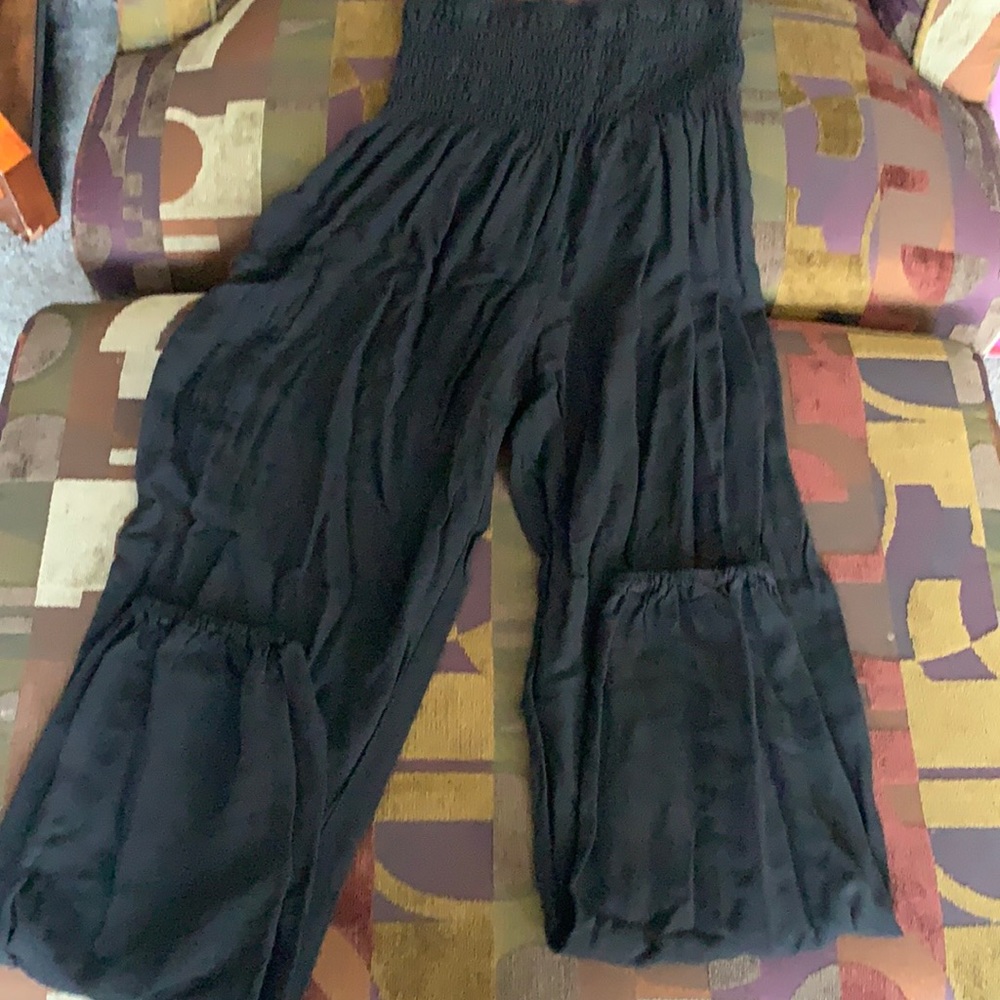 Black Bohemian Island pants with pocket